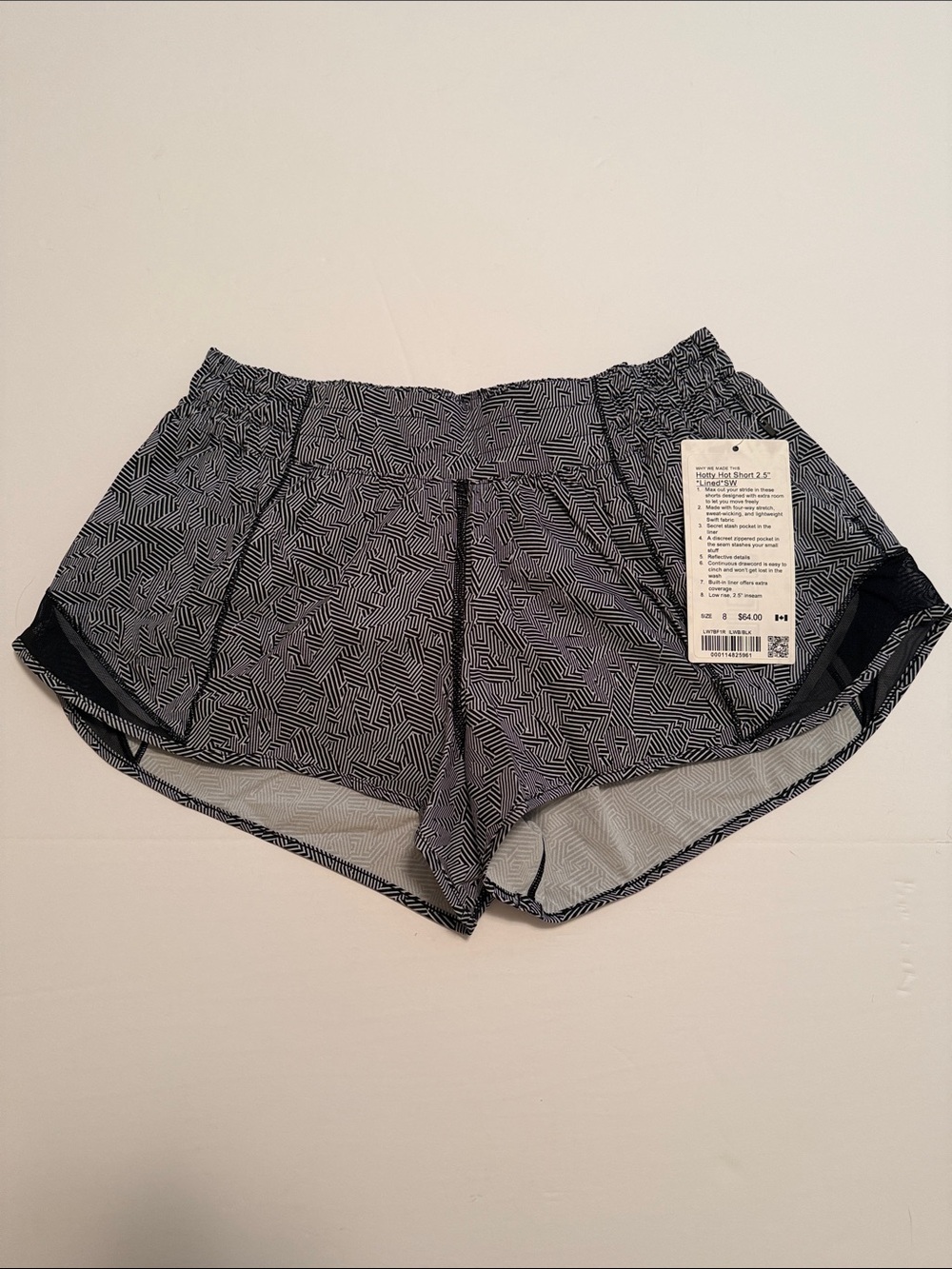 lululemon athletica Hotty Hot Short 2.5” Lined SW. Size 8. NWT